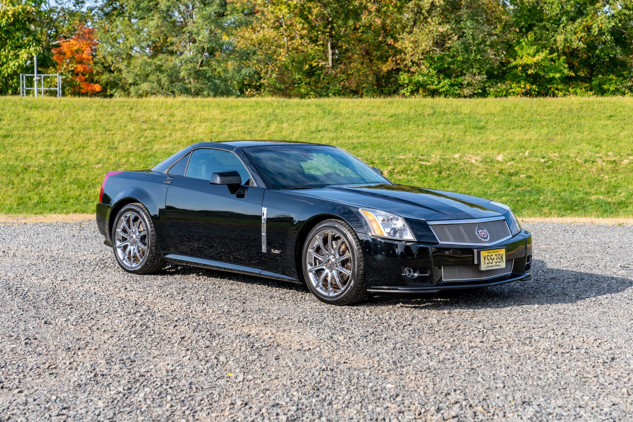 2009_cadillac_xlr-v_160280805530b555506_exterior_2800-Mile-2009-Cadillac-XLR-V-scaled-1.jpg