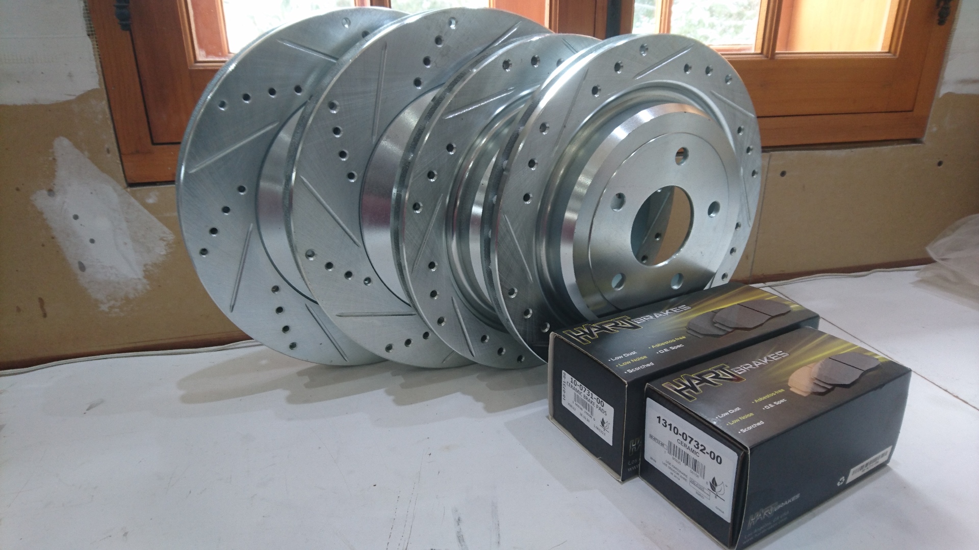 Hart XLR Corvette drilled and slotted directional rotors and pads New.JPG