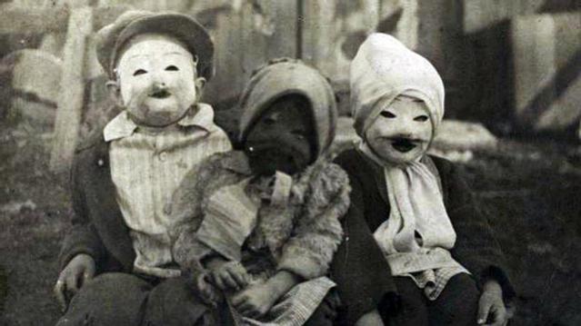 Old-time-halloween-costumes.jpg