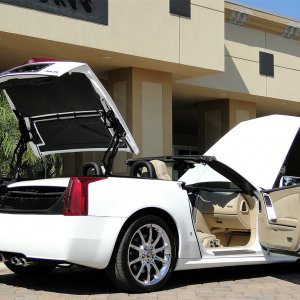 2008 Cadillac XLR-V - Alpine White