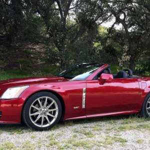 20009 Cadillac XLR-V - Crystal Red Metalic