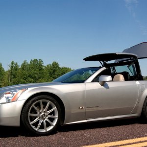 2006 Cadillac XLR-V in Light Platinum