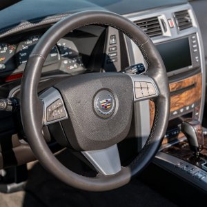 2009_cadillac_xlr-v_16028083804e53117b00a8931a444_interior_2800-Mile-2009-Cadillac-XLR-V-20.jpg