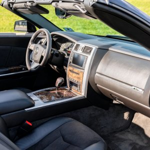 2009_cadillac_xlr-v_160280837230b555543_interior_2800-Mile-2009-Cadillac-XLR-V-29.jpg