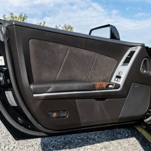 2009_cadillac_xlr-v_16028084252584e53117b00a89350_interior_2800-Mile-2009-Cadillac-XLR-V-15.jpg