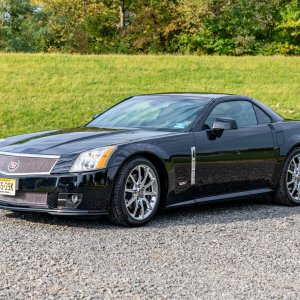 2009_cadillac_xlr-v_16028080043202584e53117b01_exterior_2800-Mile-2009-Cadillac-XLR-V-2.jpg