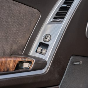 2009_cadillac_xlr-v_160280845253202584e531153_interior_2800-Mile-2009-Cadillac-XLR-V-16.jpg