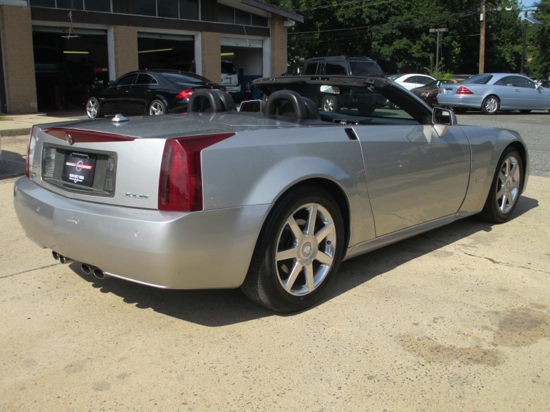 2004 Cadillac XLR - Light Platinum