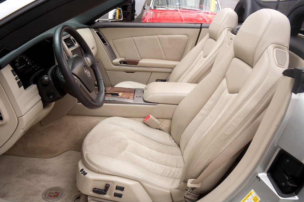 2006 Cadillac XLR-V in Light Platinum