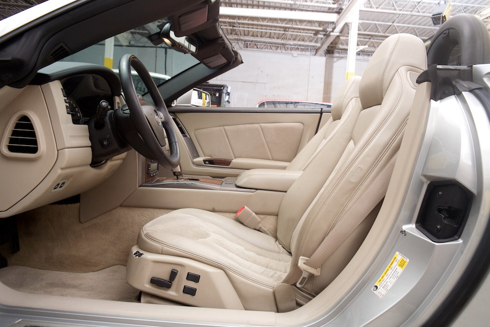 2006 Cadillac XLR-V in Light Platinum