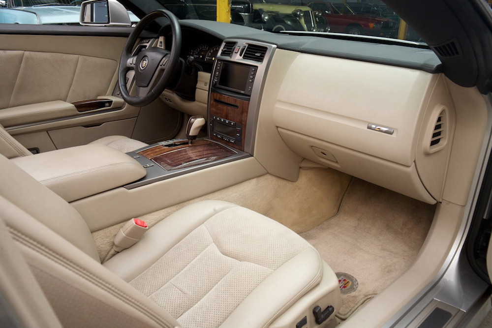 2006 Cadillac XLR-V in Light Platinum