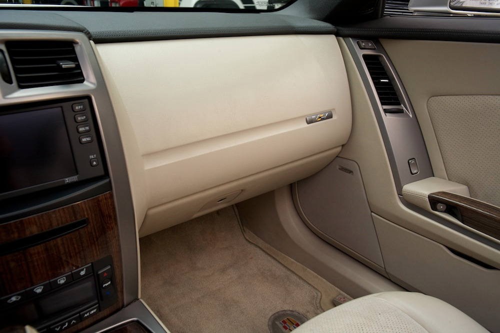 2006 Cadillac XLR-V in Light Platinum