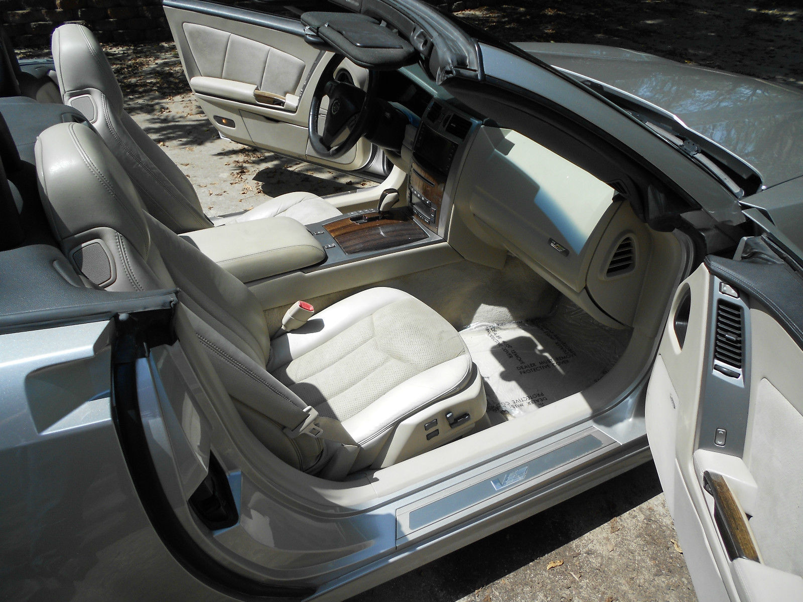 2006 Cadillac XLR-V - Light Platinum