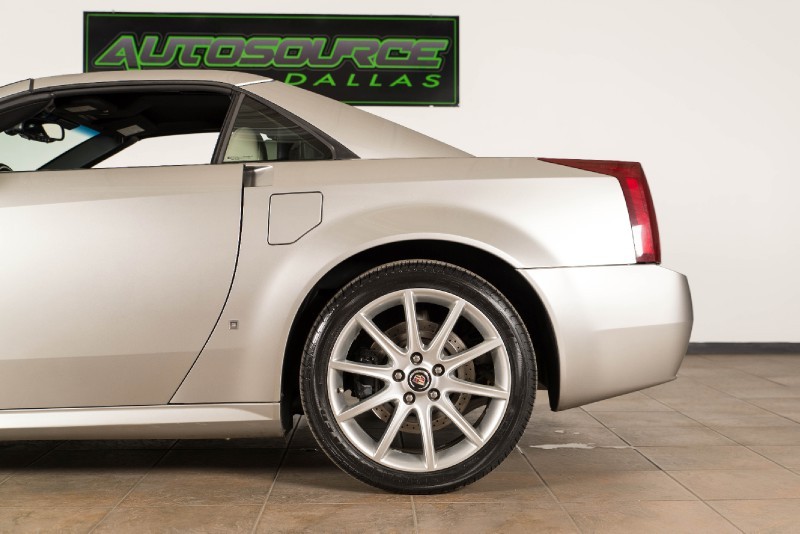 2007 Cadillac XLR-V in Light Platinum