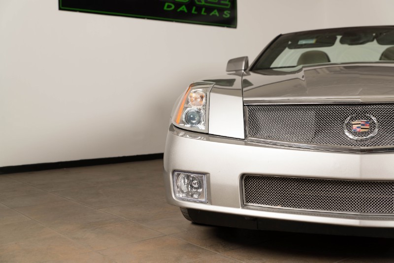 2007 Cadillac XLR-V in Light Platinum