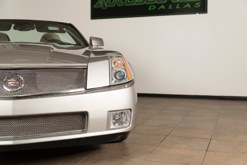 2007 Cadillac XLR-V in Light Platinum