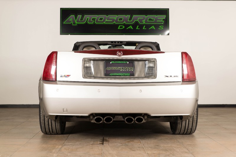 2007 Cadillac XLR-V in Light Platinum