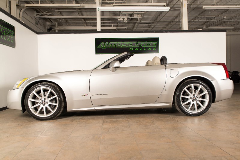 2007 Cadillac XLR-V in Light Platinum