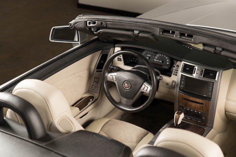 2007 Cadillac XLR-V in Light Platinum