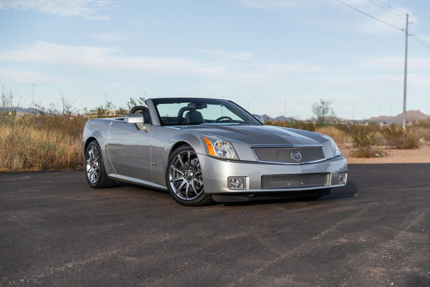 2007 Cadillac XLR-V in Light Platinum