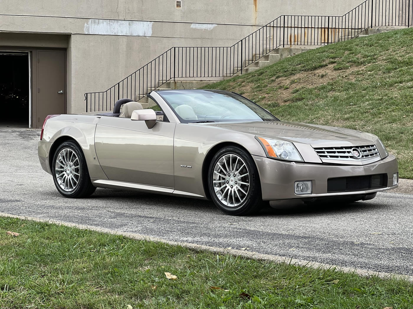 2008 Cadillac XLR Platinum Edition in Goldstream Metallic