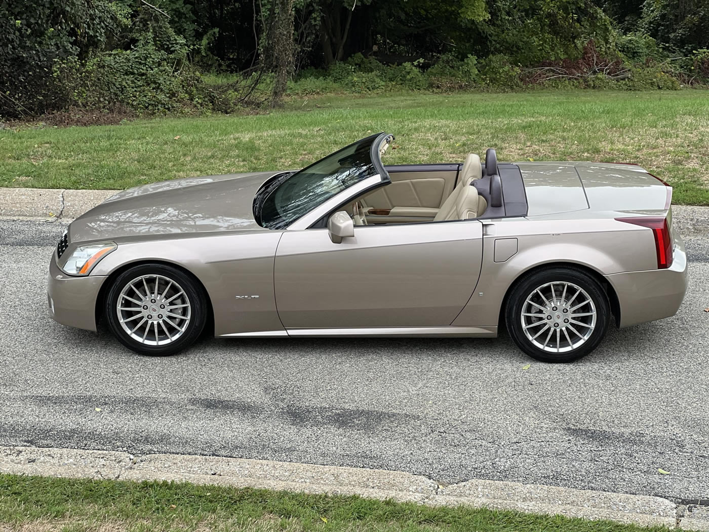 2008 Cadillac XLR Platinum Edition in Goldstream Metallic