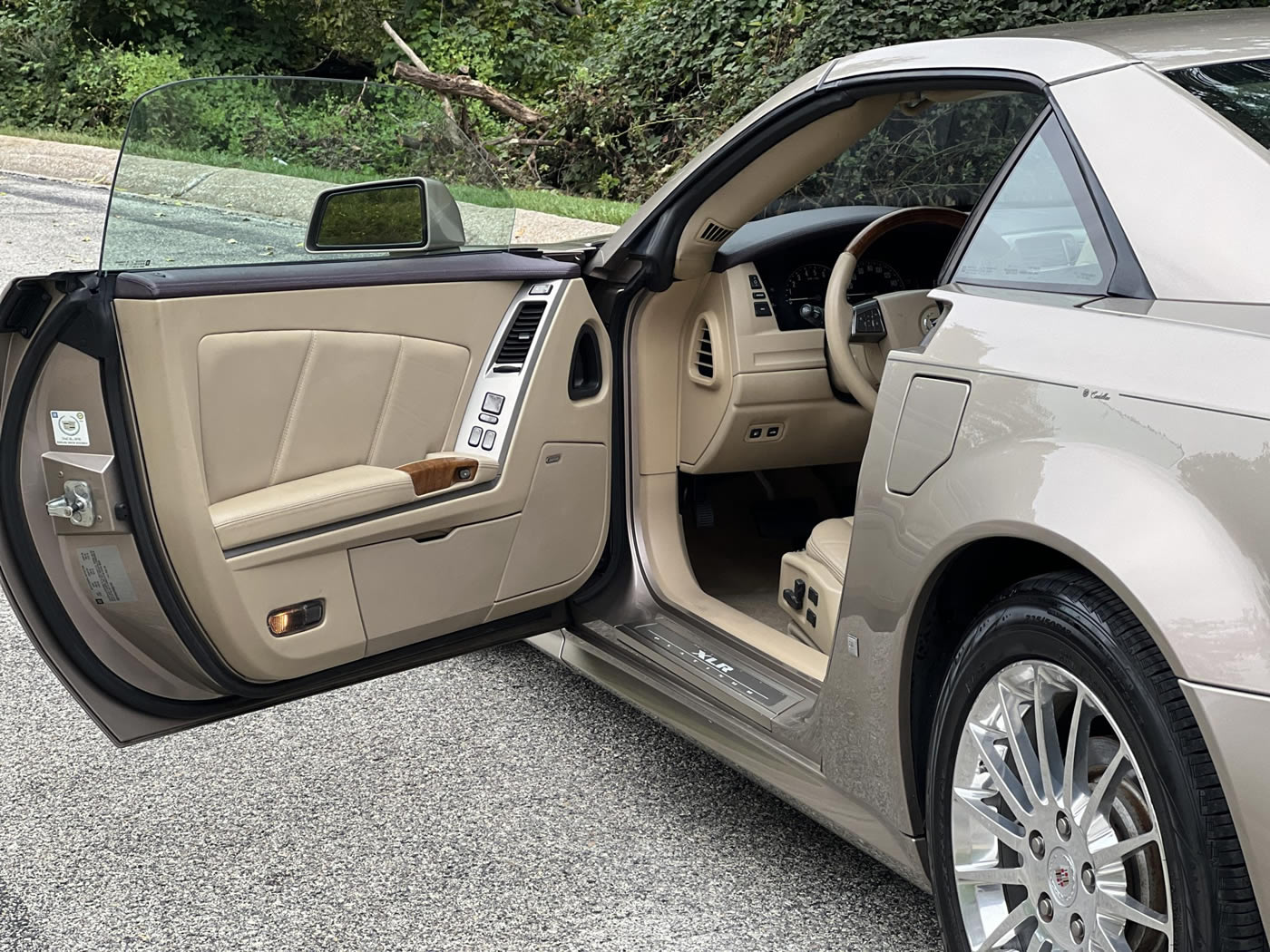 2008 Cadillac XLR Platinum Edition in Goldstream Metallic