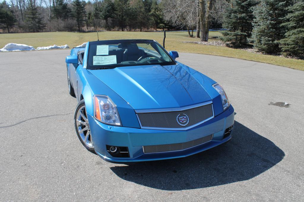 2009 Cadillac XLR-V in Elektra Blue