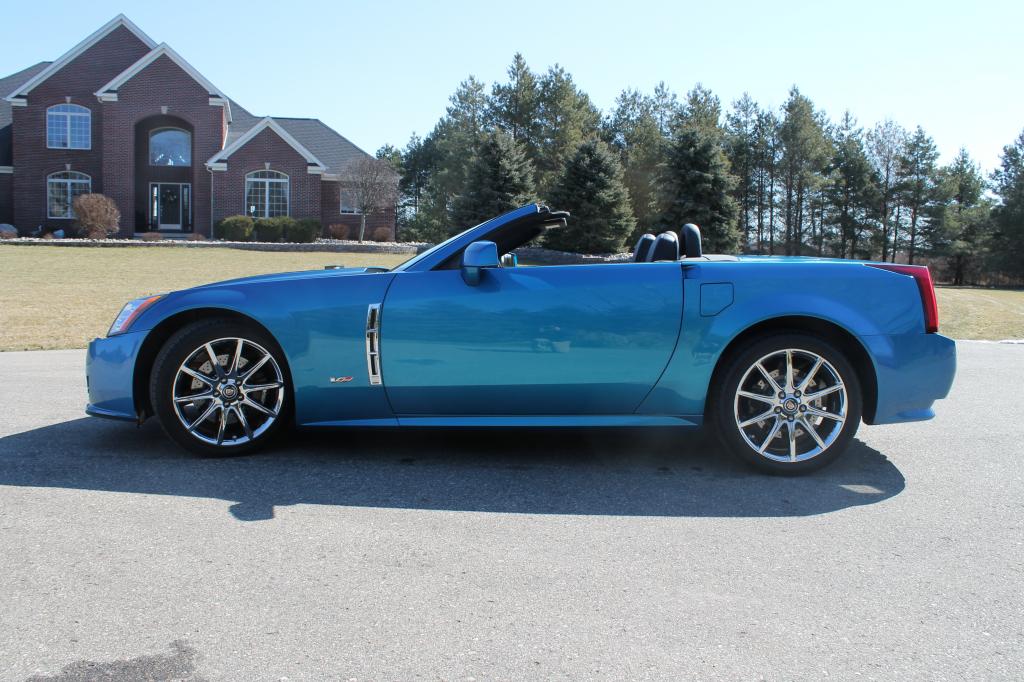 2009 Cadillac XLR-V in Elektra Blue