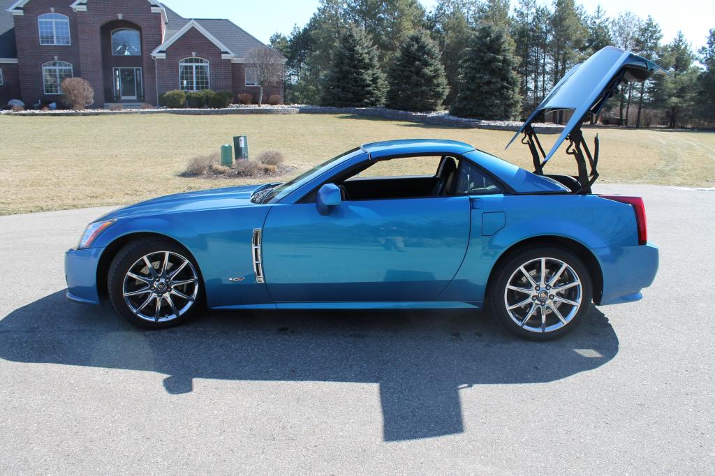 2009 Cadillac XLR-V in Elektra Blue