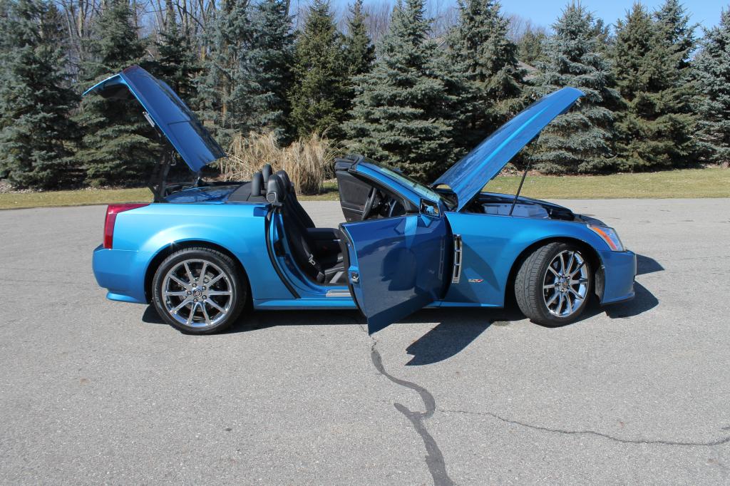 2009 Cadillac XLR-V in Elektra Blue