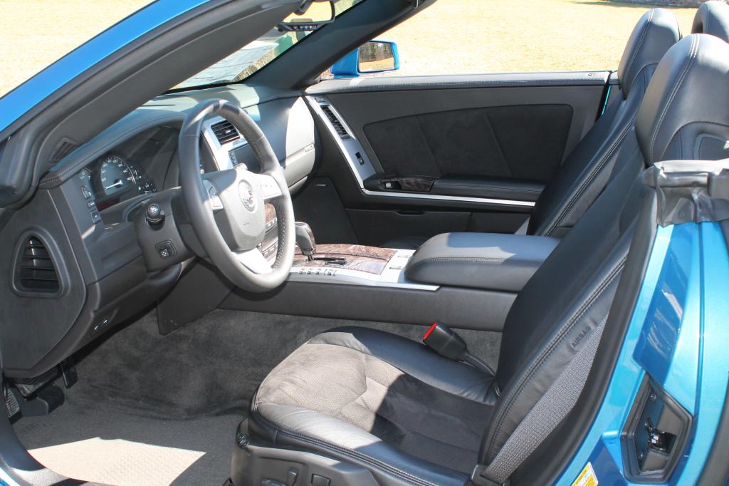 2009 Cadillac XLR-V in Elektra Blue