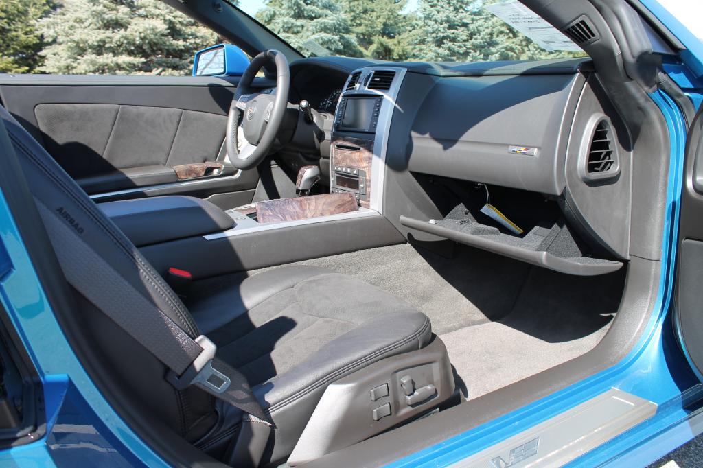 2009 Cadillac XLR-V in Elektra Blue