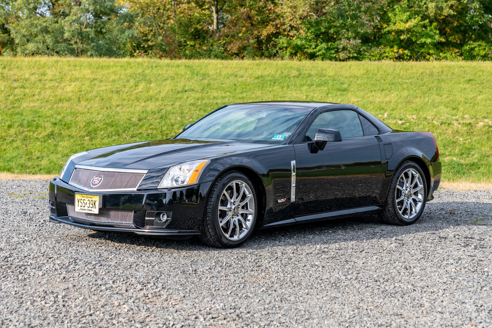2009_cadillac_xlr-v_16028080043202584e53117b01_exterior_2800-Mile-2009-Cadillac-XLR-V-2.jpg