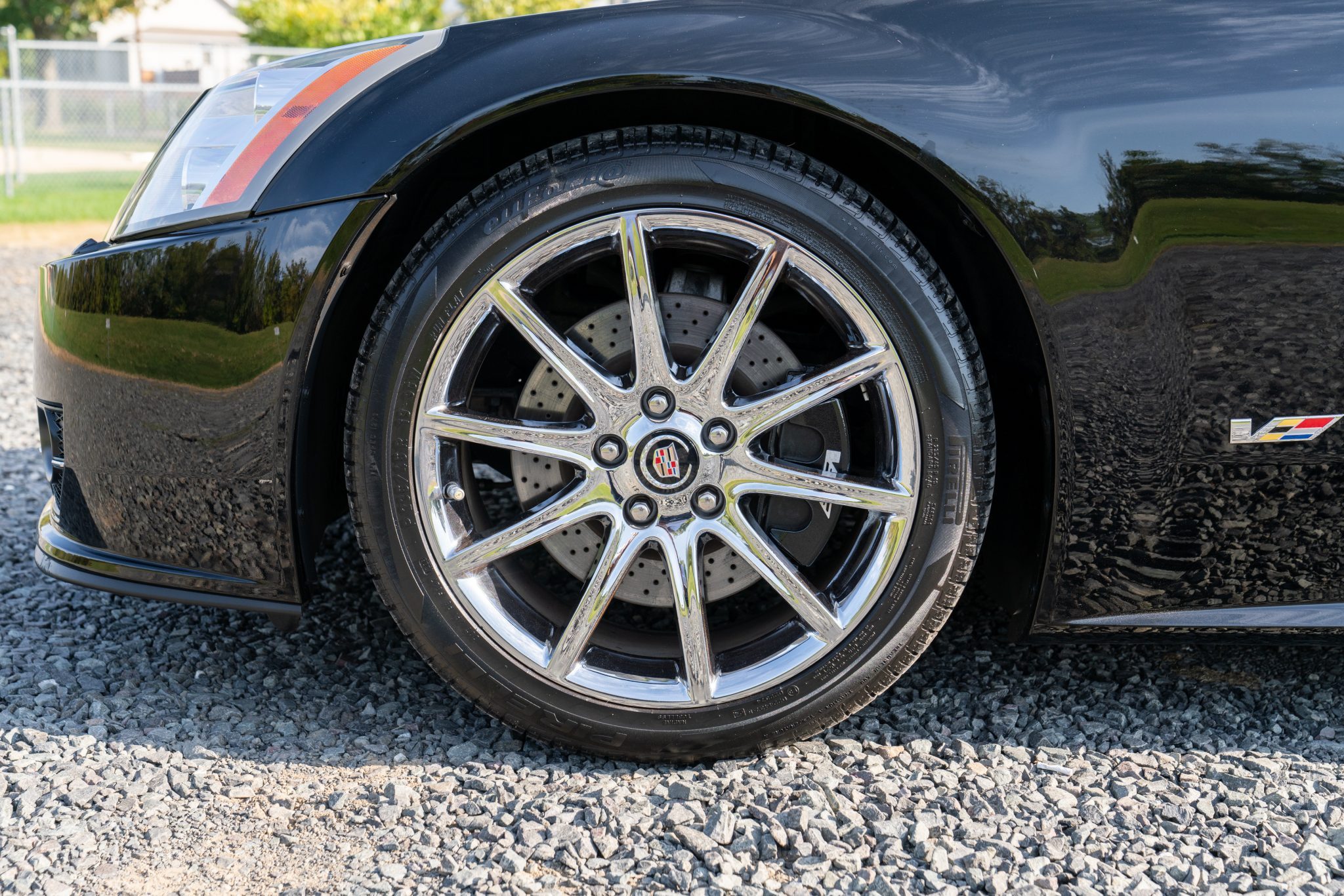 2009_cadillac_xlr-v_1602808116b00a8931a413_exterior_2800-Mile-2009-Cadillac-XLR-V-12.jpg