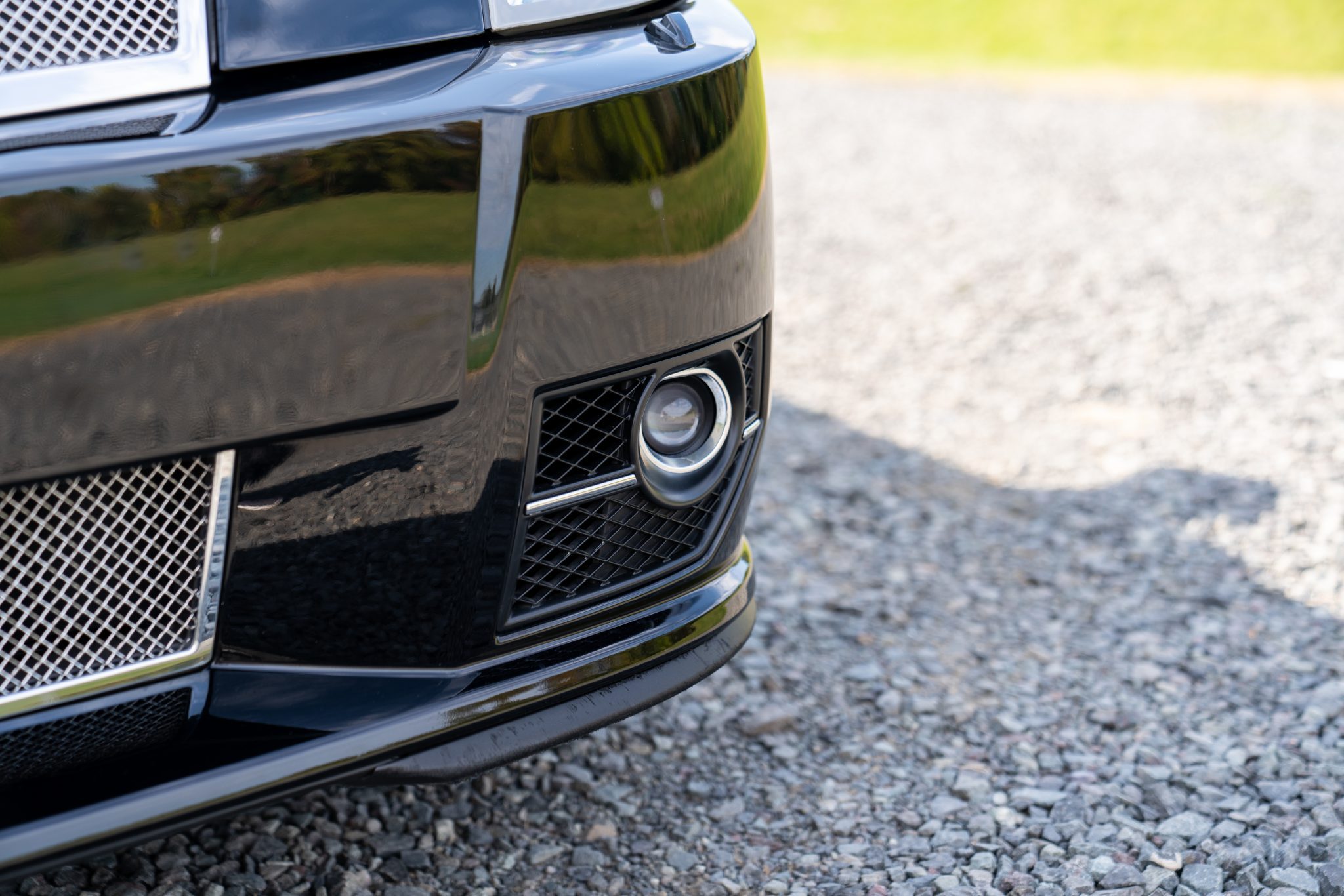 2009_cadillac_xlr-v_16028082844e53117b00a8931a433_exterior_2800-Mile-2009-Cadillac-XLR-V-8.jpg