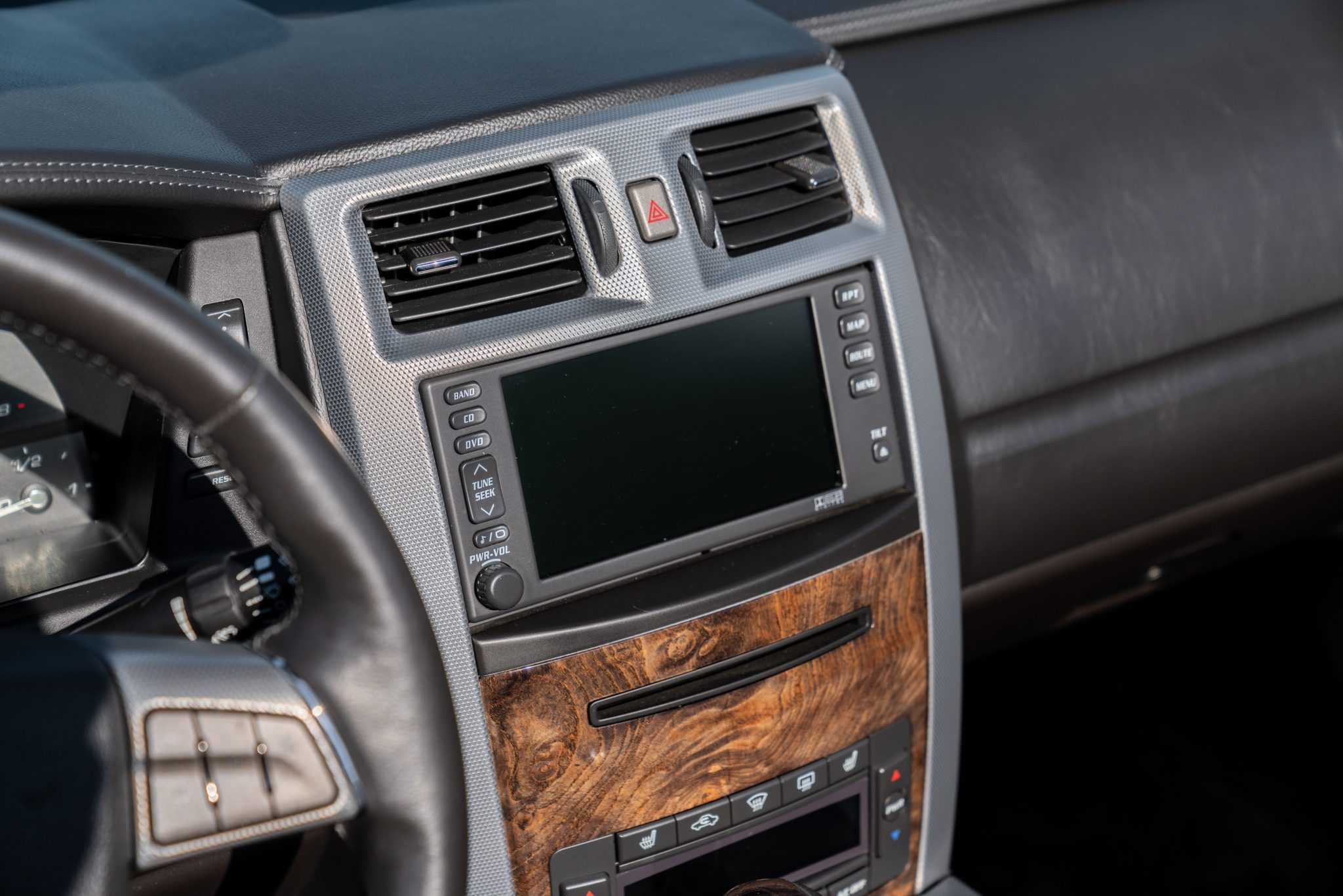 2009_cadillac_xlr-v_16028084958931a456_interior_2800-Mile-2009-Cadillac-XLR-V-24.jpg