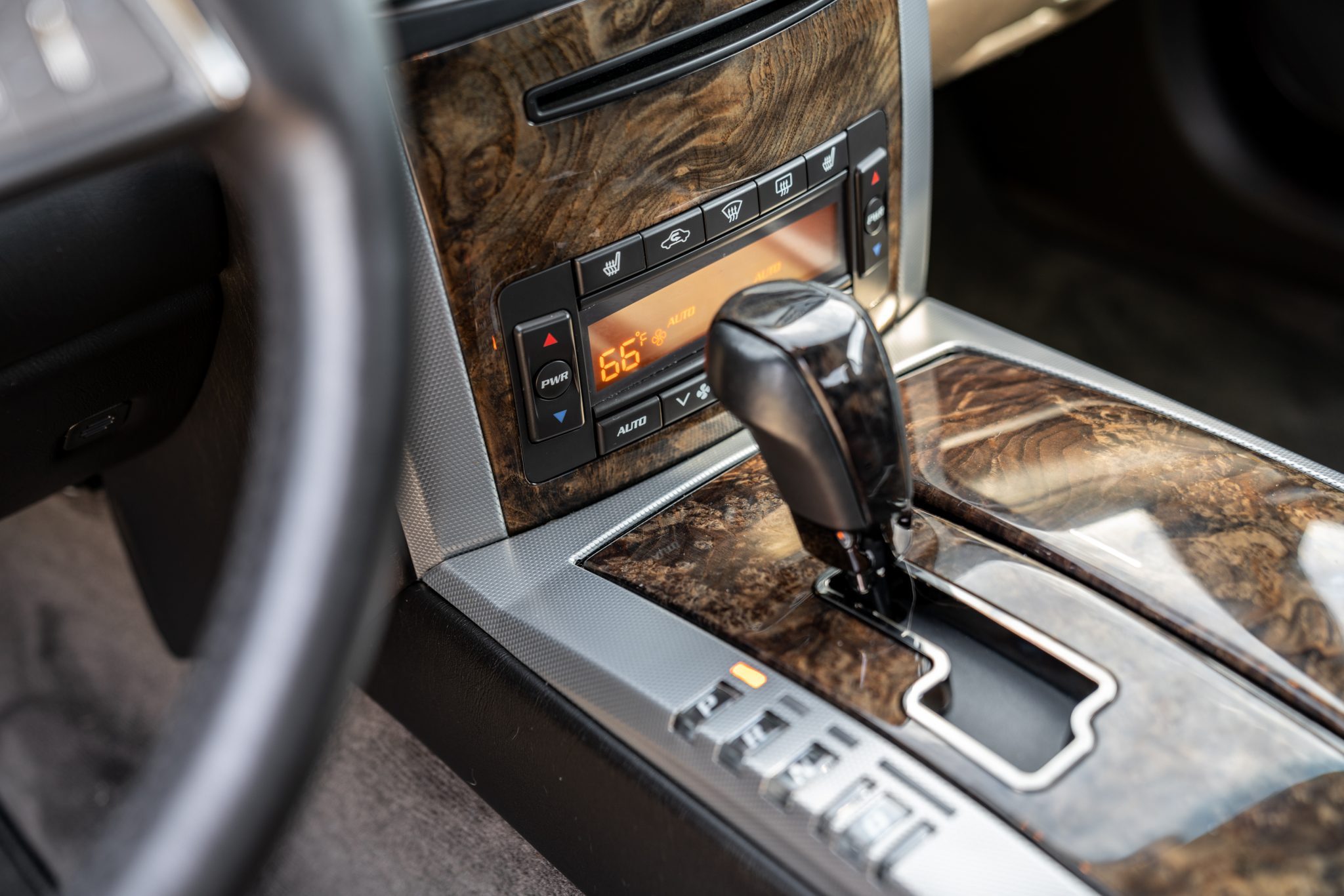 2009_cadillac_xlr-v_16028085198931a459_interior_2800-Mile-2009-Cadillac-XLR-V-27.jpg
