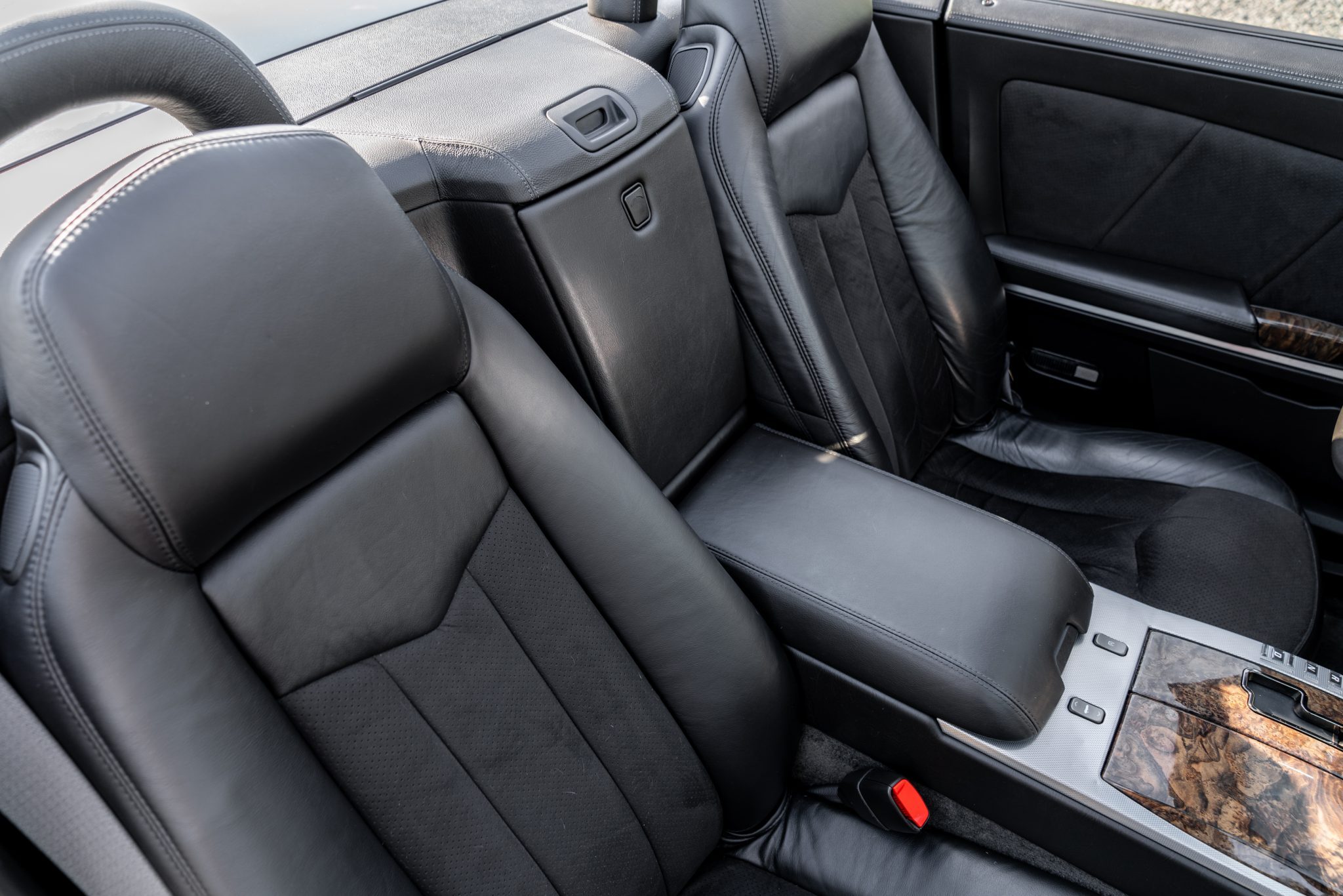 2009_cadillac_xlr-v_16028088633117b00a8931a449_interior_2800-Mile-2009-Cadillac-XLR-V--30.jpg