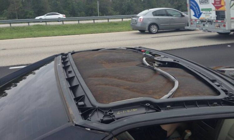 2005 Cadillac XLR - Roof Panel Detached while Driving